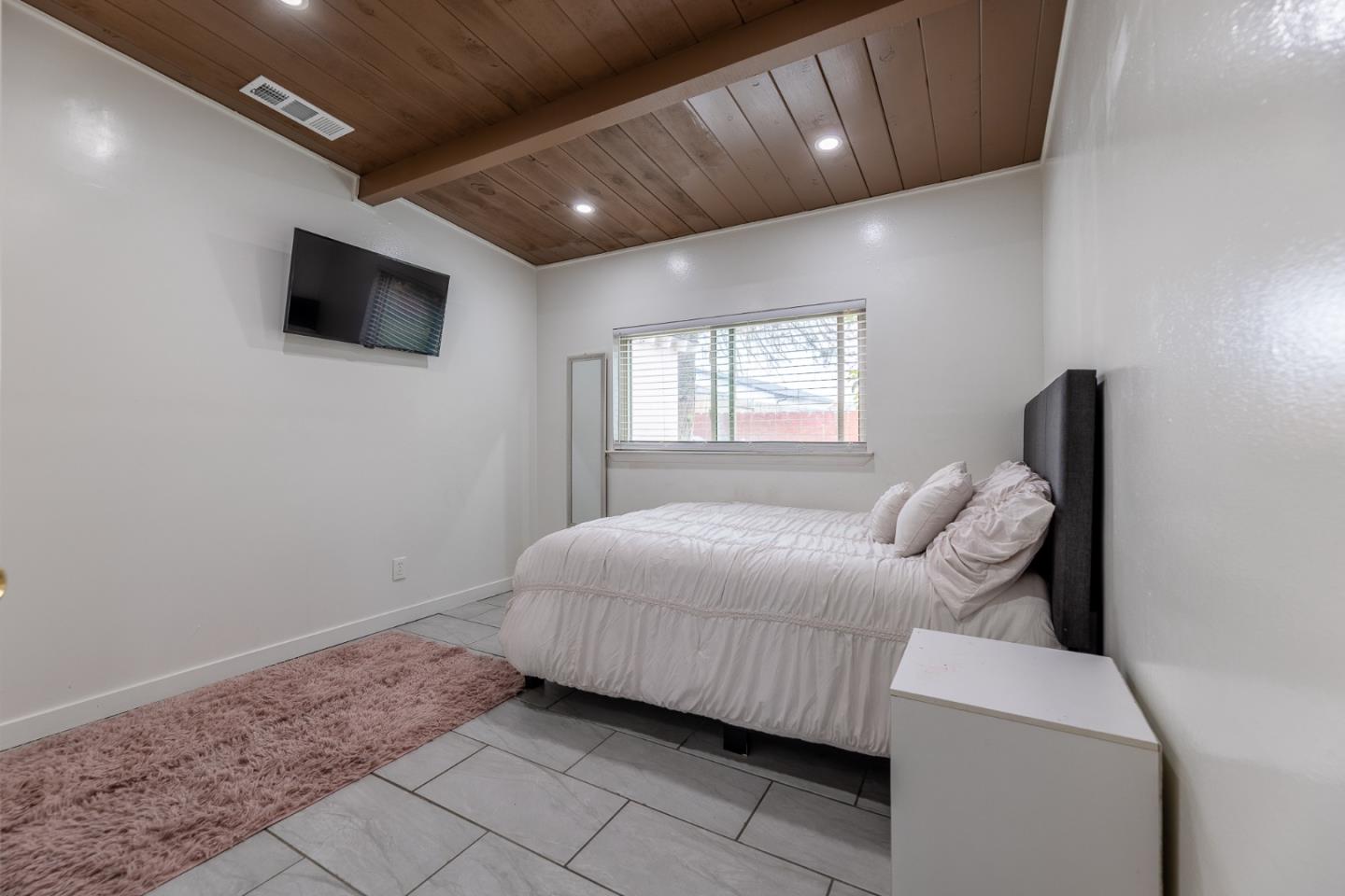 Detail Gallery Image 18 of 28 For 805 Meadow Dr, Salinas,  CA 93905 - 4 Beds | 2 Baths