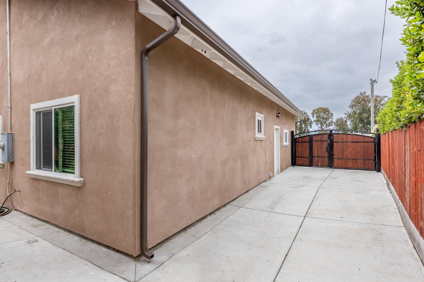 Detail Gallery Image 25 of 28 For 805 Meadow Dr, Salinas,  CA 93905 - 4 Beds | 2 Baths