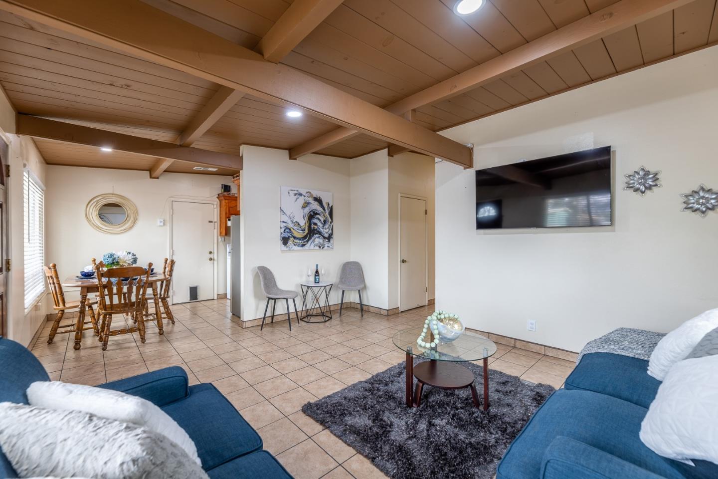 Detail Gallery Image 7 of 28 For 805 Meadow Dr, Salinas,  CA 93905 - 4 Beds | 2 Baths