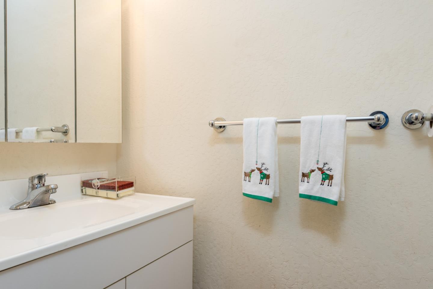 Detail Gallery Image 14 of 27 For 138 Back Rd, La Honda,  CA 94020 - 3 Beds | 3/1 Baths