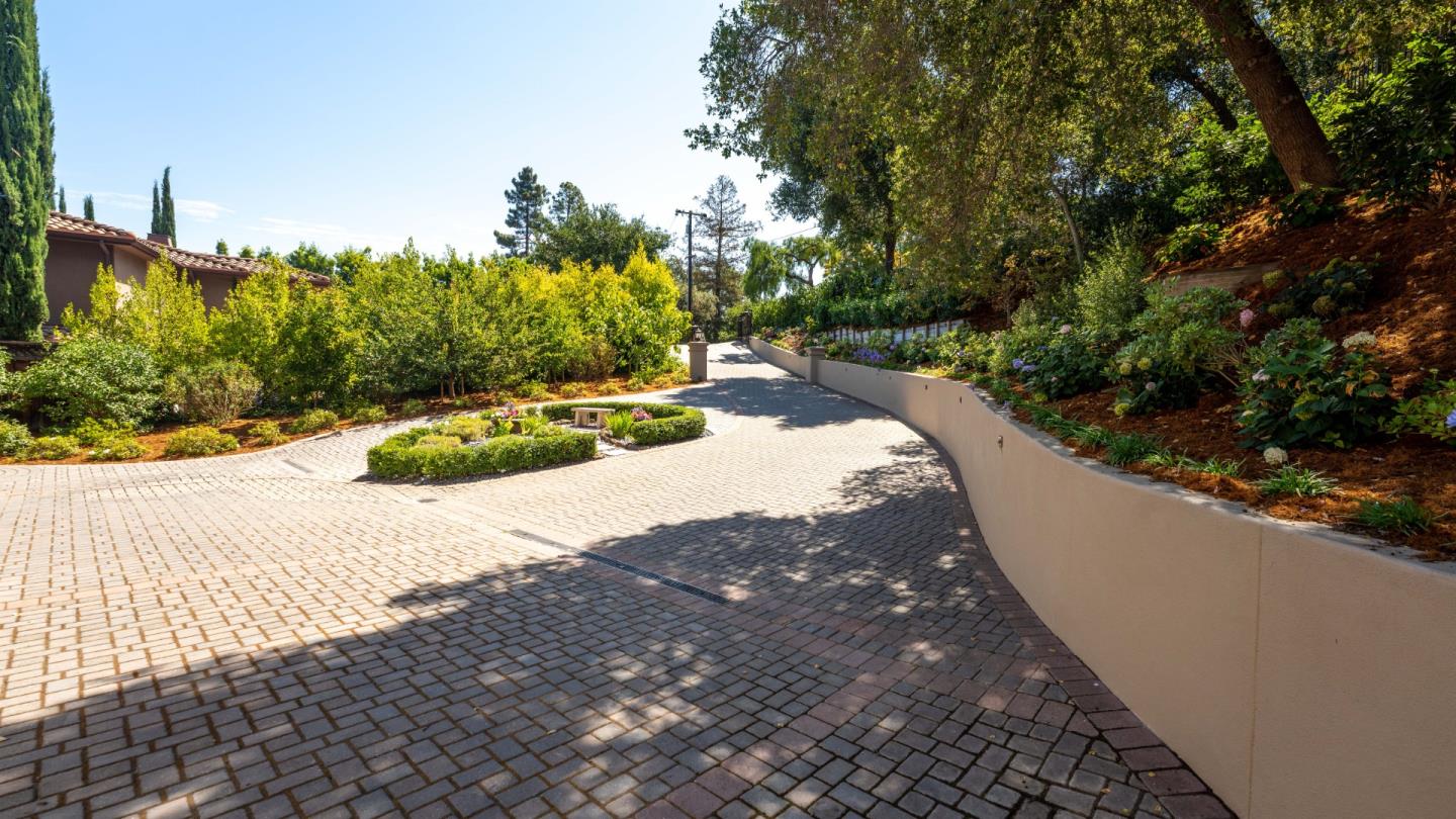 Detail Gallery Image 13 of 53 For 1551 Plateau Ave, Los Altos,  CA 94024 - 5 Beds | 5/1 Baths