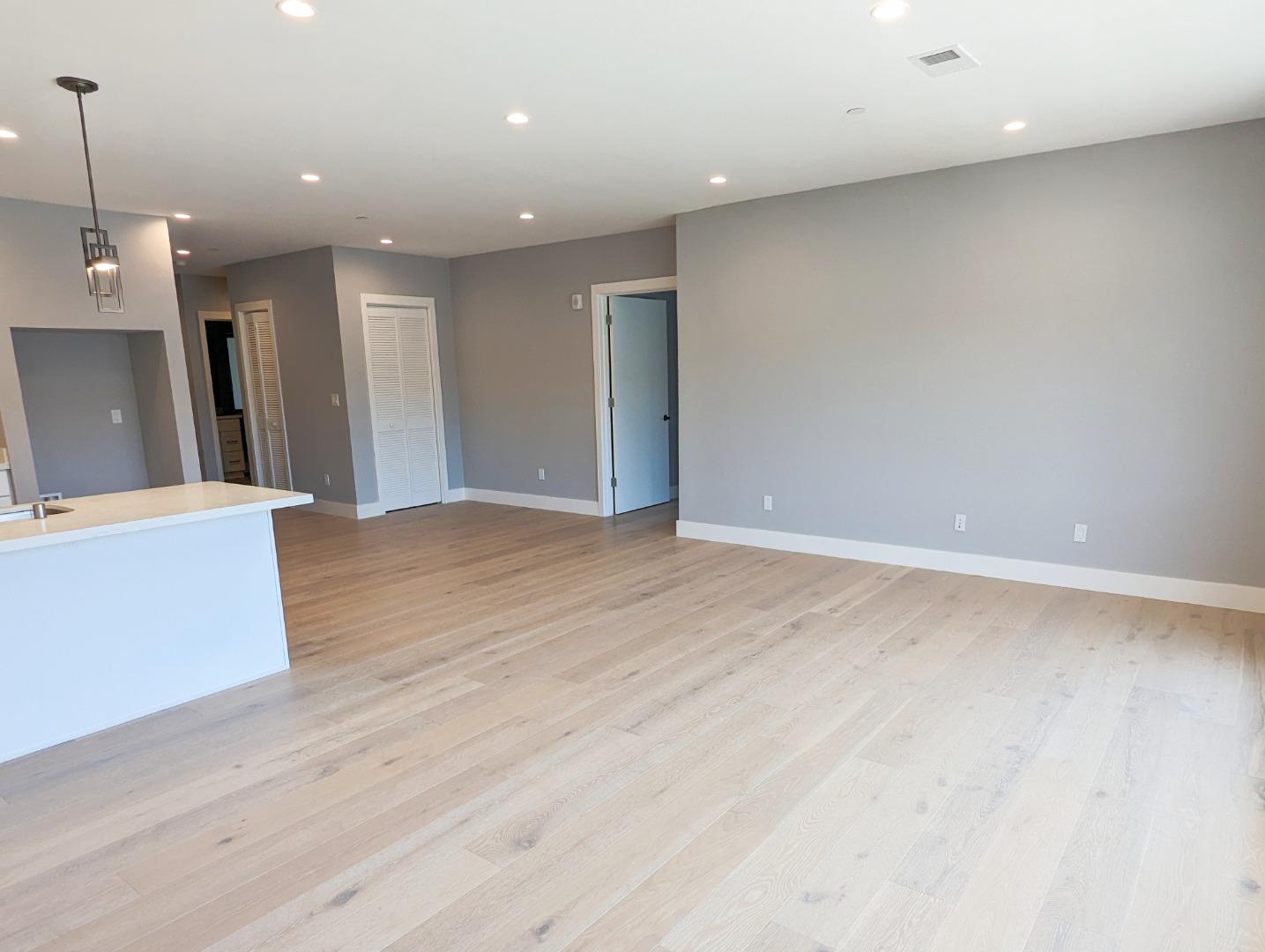 Detail Gallery Image 6 of 16 For 520 El Camino Real #309,  San Carlos,  CA 94070 - 3 Beds | 2 Baths
