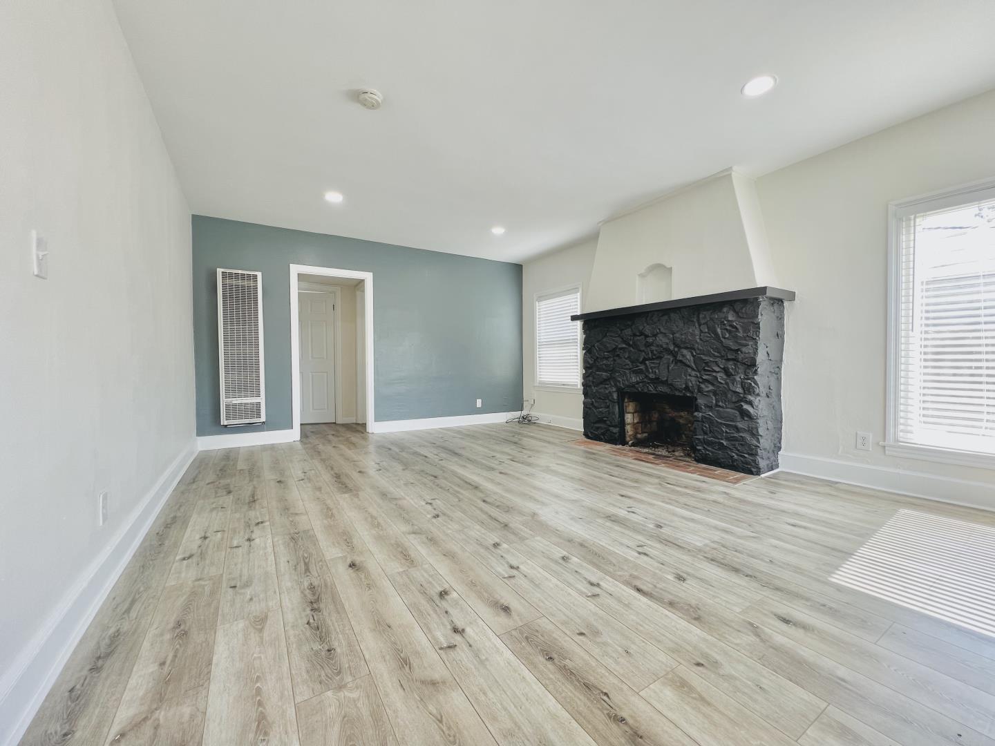 Detail Gallery Image 11 of 33 For 4810 Roosevelt Ave, Sacramento,  CA 95820 - 3 Beds | 2 Baths
