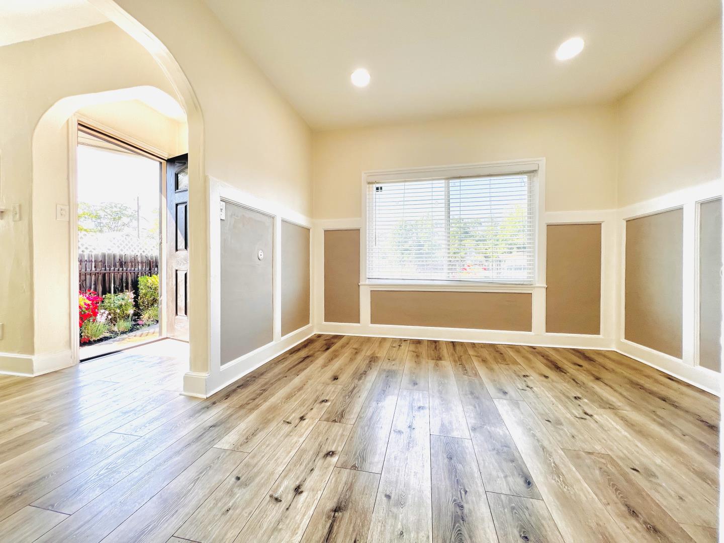 Detail Gallery Image 14 of 33 For 4810 Roosevelt Ave, Sacramento,  CA 95820 - 3 Beds | 2 Baths