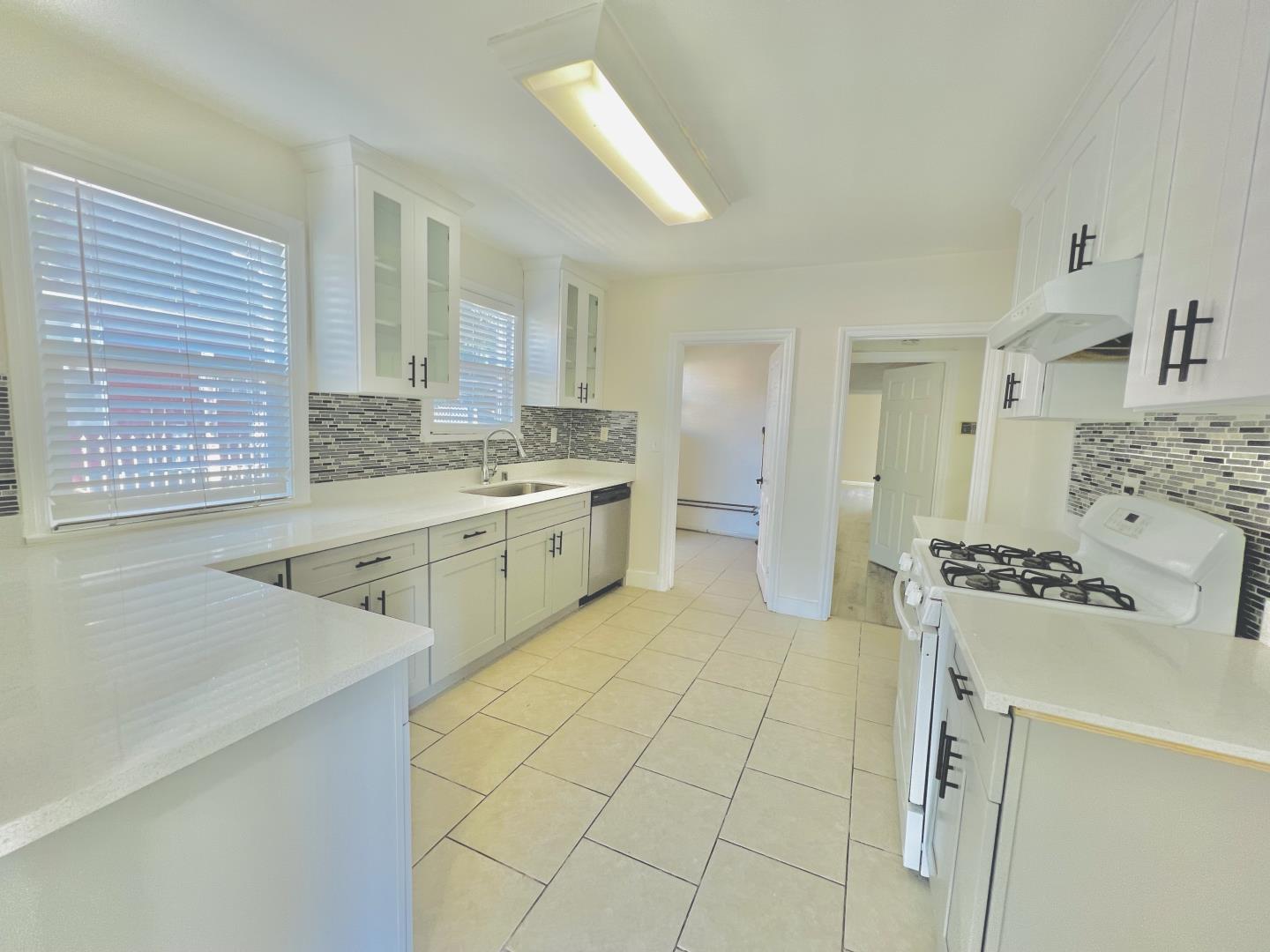 Detail Gallery Image 15 of 33 For 4810 Roosevelt Ave, Sacramento,  CA 95820 - 3 Beds | 2 Baths