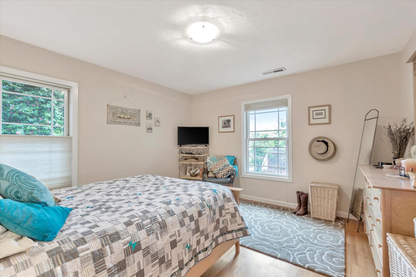 Detail Gallery Image 18 of 25 For 4210 Gladys Ave, Santa Cruz,  CA 95062 - 2 Beds | 1 Baths