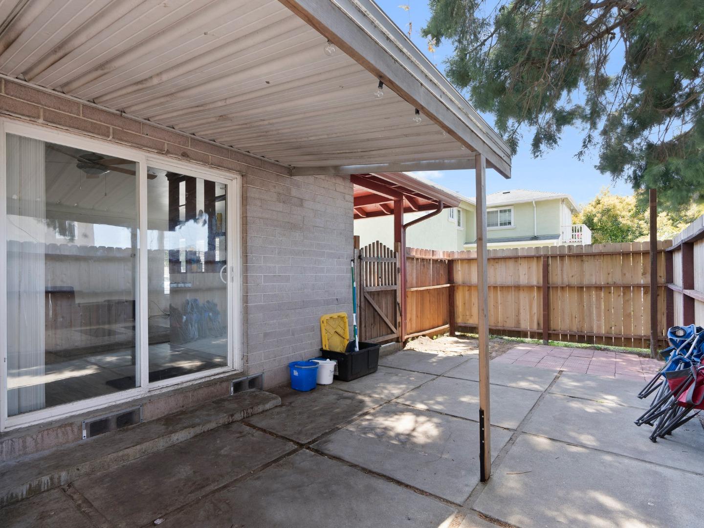 Detail Gallery Image 3 of 40 For 1330 Thompson Ave, Santa Cruz,  CA 95062 - 6 Beds | 4 Baths