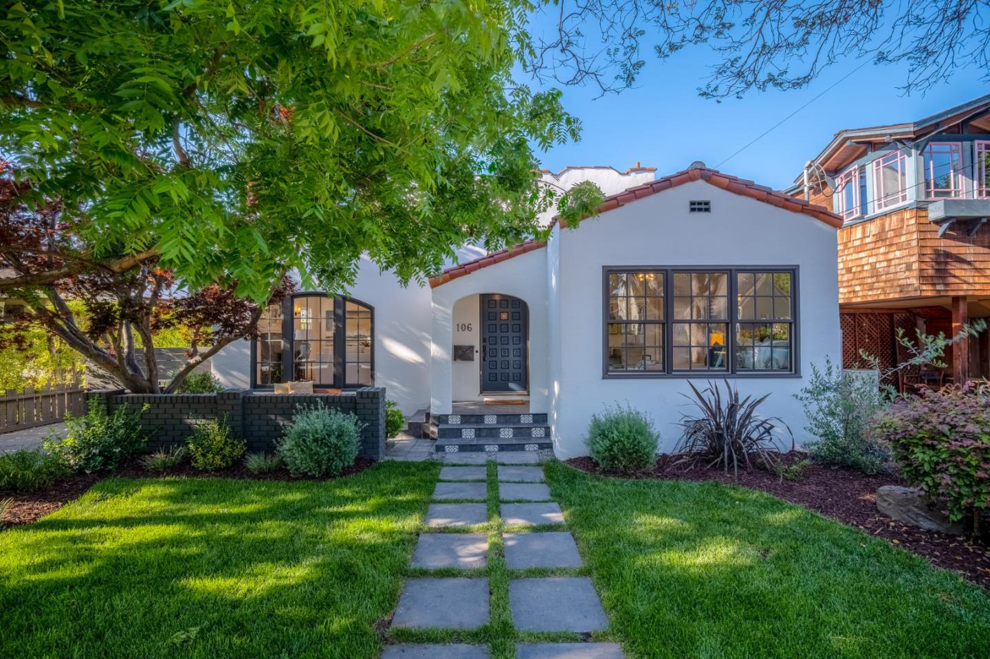 Detail Gallery Image 1 of 1 For 106 Clover Ln, Menlo Park,  CA 94025 - 4 Beds | 2 Baths