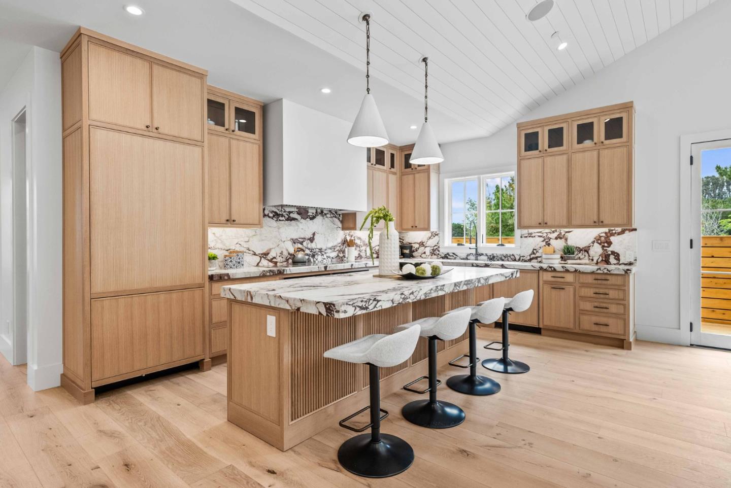 Detail Gallery Image 14 of 65 For 1835 Capistrano Way, Burlingame,  CA 94010 - 4 Beds | 4/1 Baths