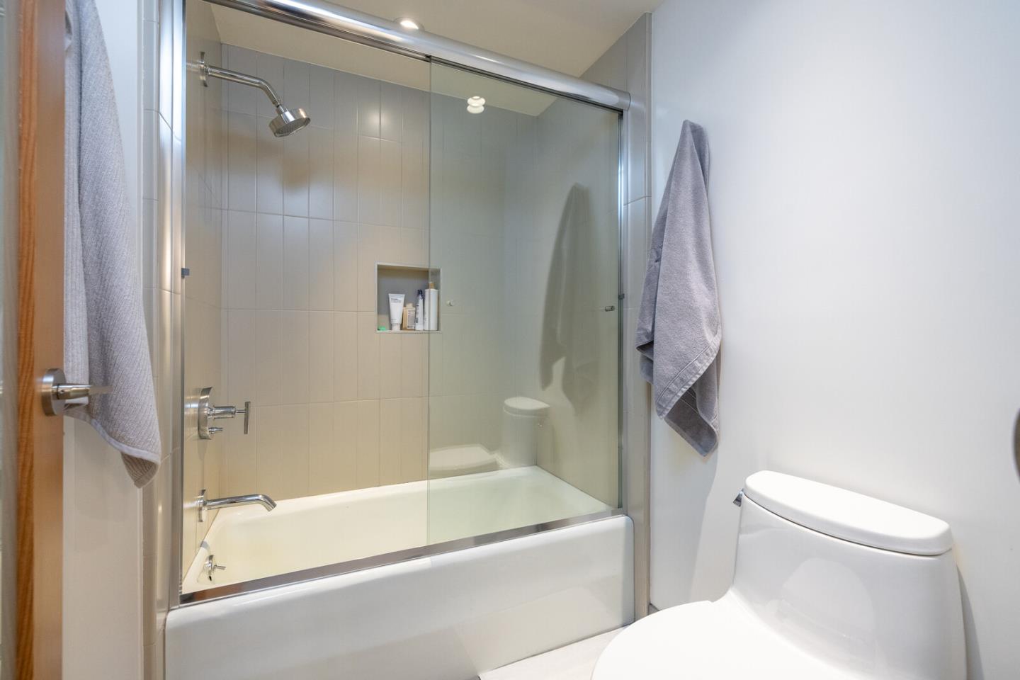 Detail Gallery Image 17 of 26 For 110 Park Rd #509,  Burlingame,  CA 94010 - 2 Beds | 2/1 Baths