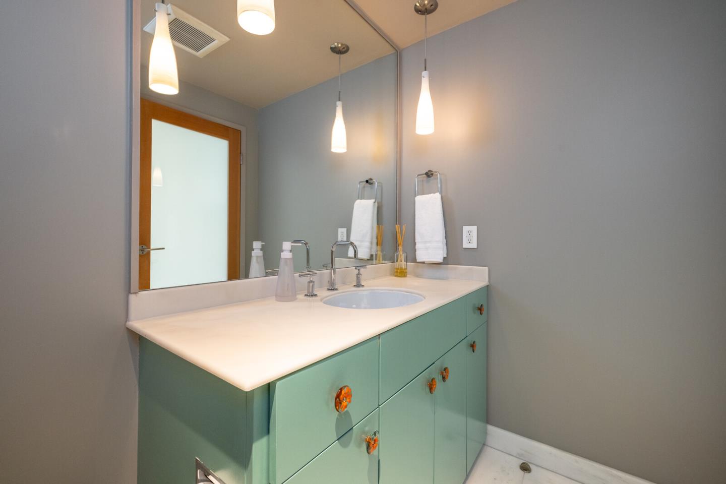 Detail Gallery Image 18 of 26 For 110 Park Rd #509,  Burlingame,  CA 94010 - 2 Beds | 2/1 Baths