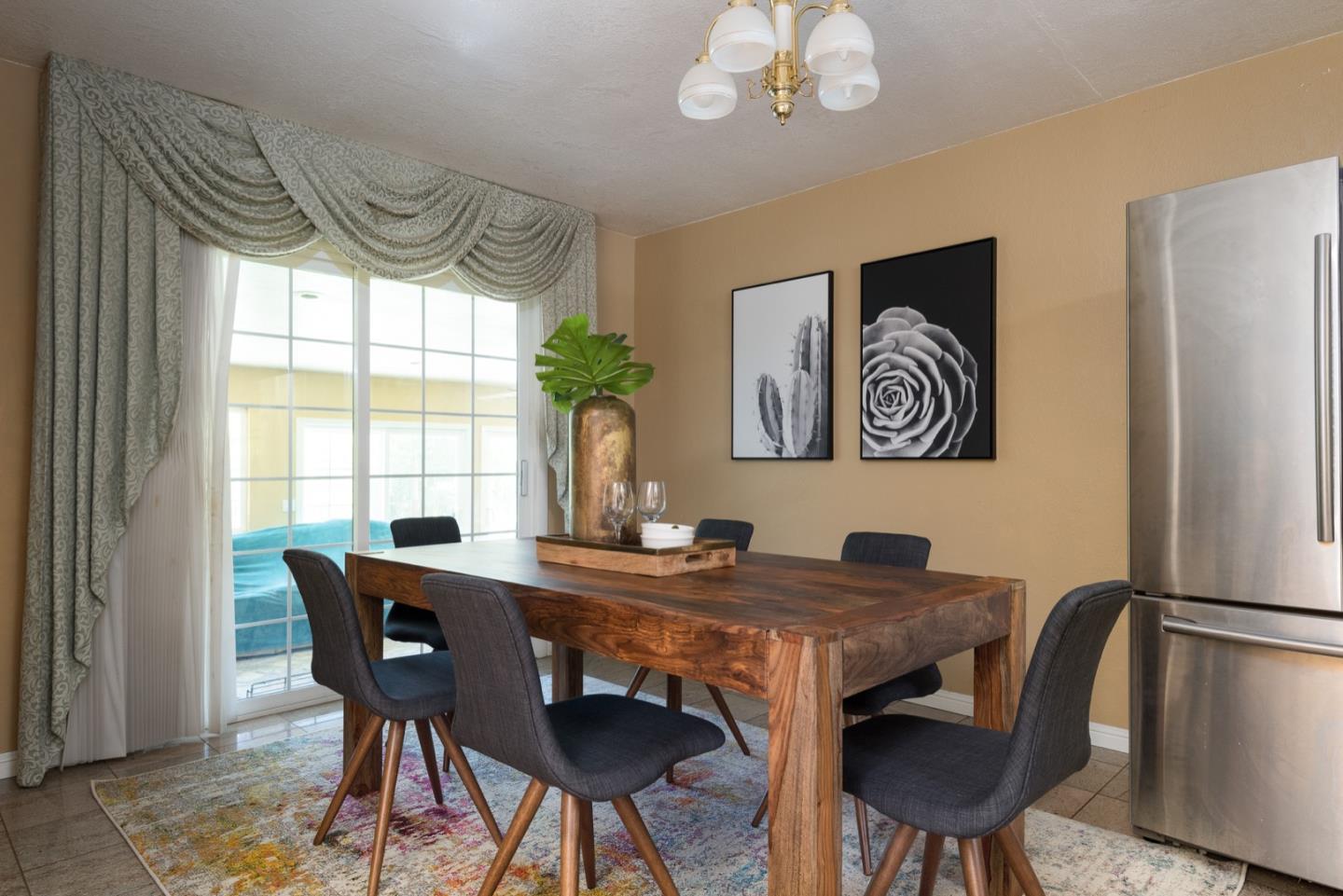 Detail Gallery Image 11 of 31 For 675 Manzanita Way, Woodside,  CA 94062 - 4 Beds | 2/1 Baths