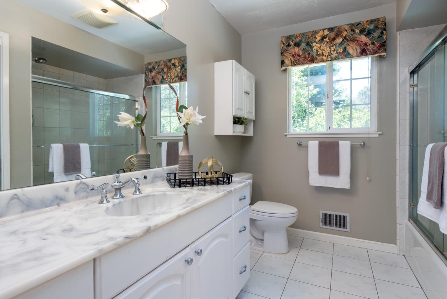 Detail Gallery Image 18 of 31 For 675 Manzanita Way, Woodside,  CA 94062 - 4 Beds | 2/1 Baths