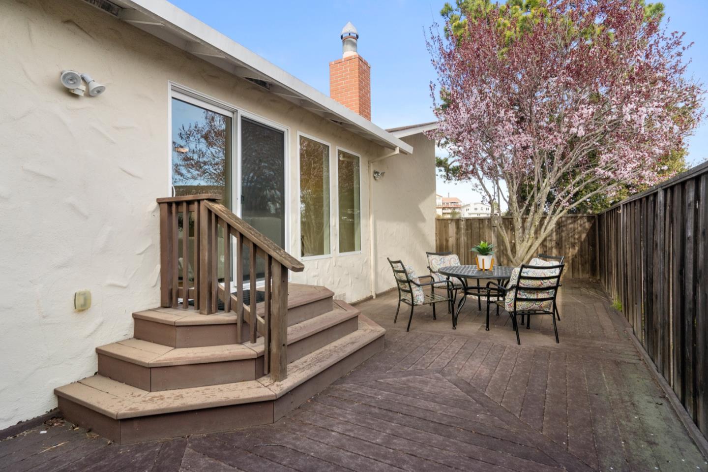 Detail Gallery Image 15 of 56 For 895 Regent Ct, San Carlos,  CA 94070 - 4 Beds | 3/1 Baths