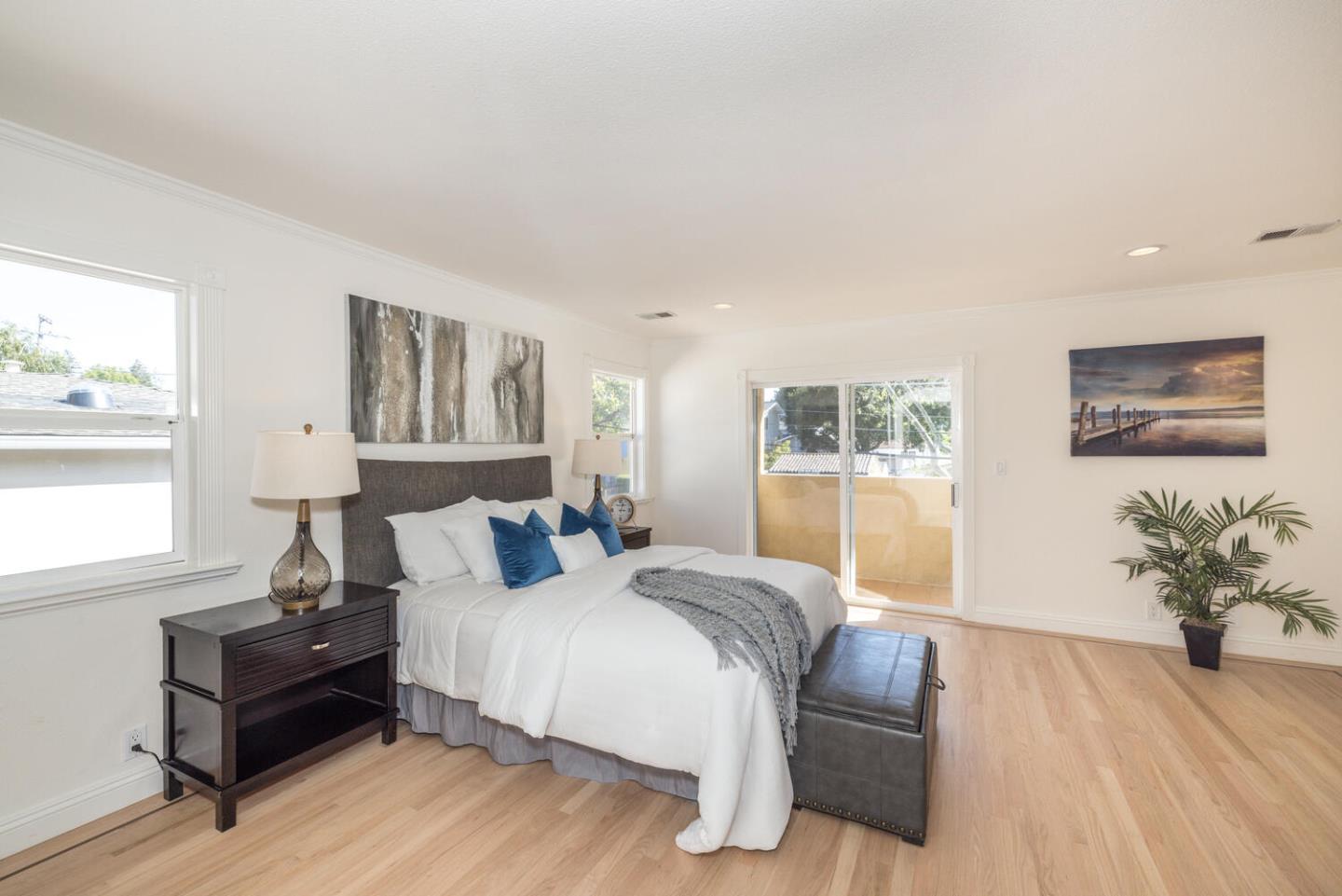 Detail Gallery Image 21 of 49 For 1012 Cortez Ave, Burlingame,  CA 94010 - 5 Beds | 3/1 Baths