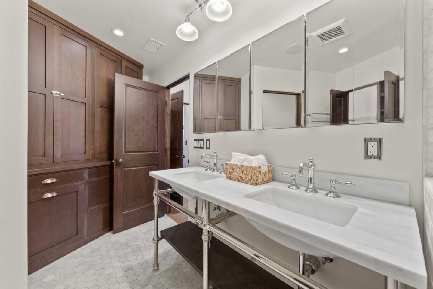 Detail Gallery Image 26 of 46 For 15431 Bohlman Rd, Saratoga,  CA 95070 - 5 Beds | 4/1 Baths