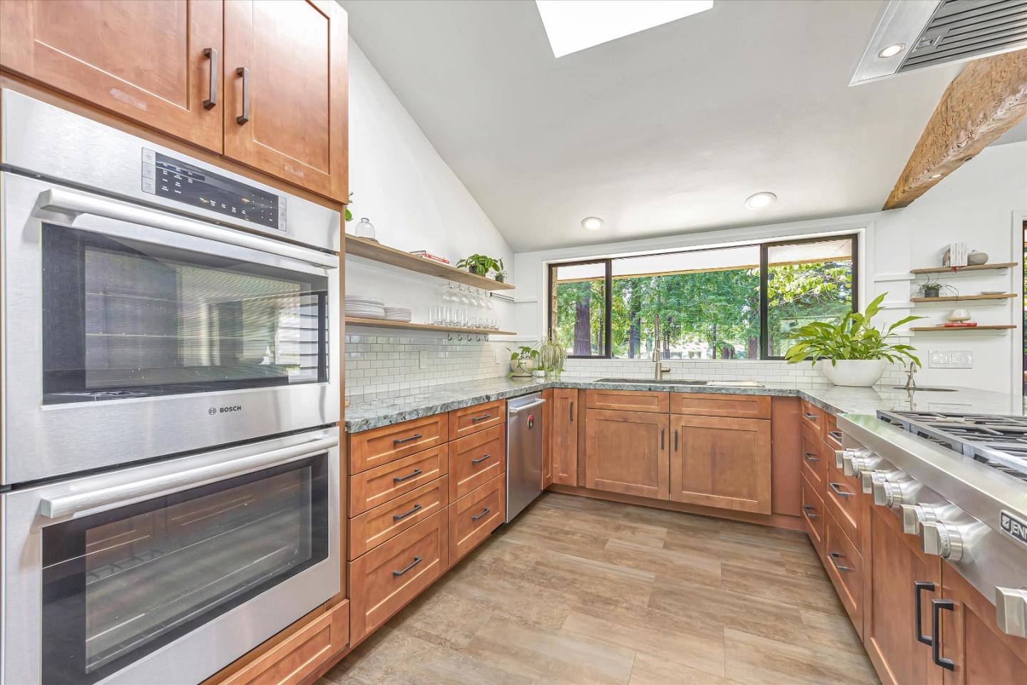 Detail Gallery Image 19 of 27 For 495 Old Spanish Trl, Portola Valley,  CA 94028 - 5 Beds | 4/2 Baths
