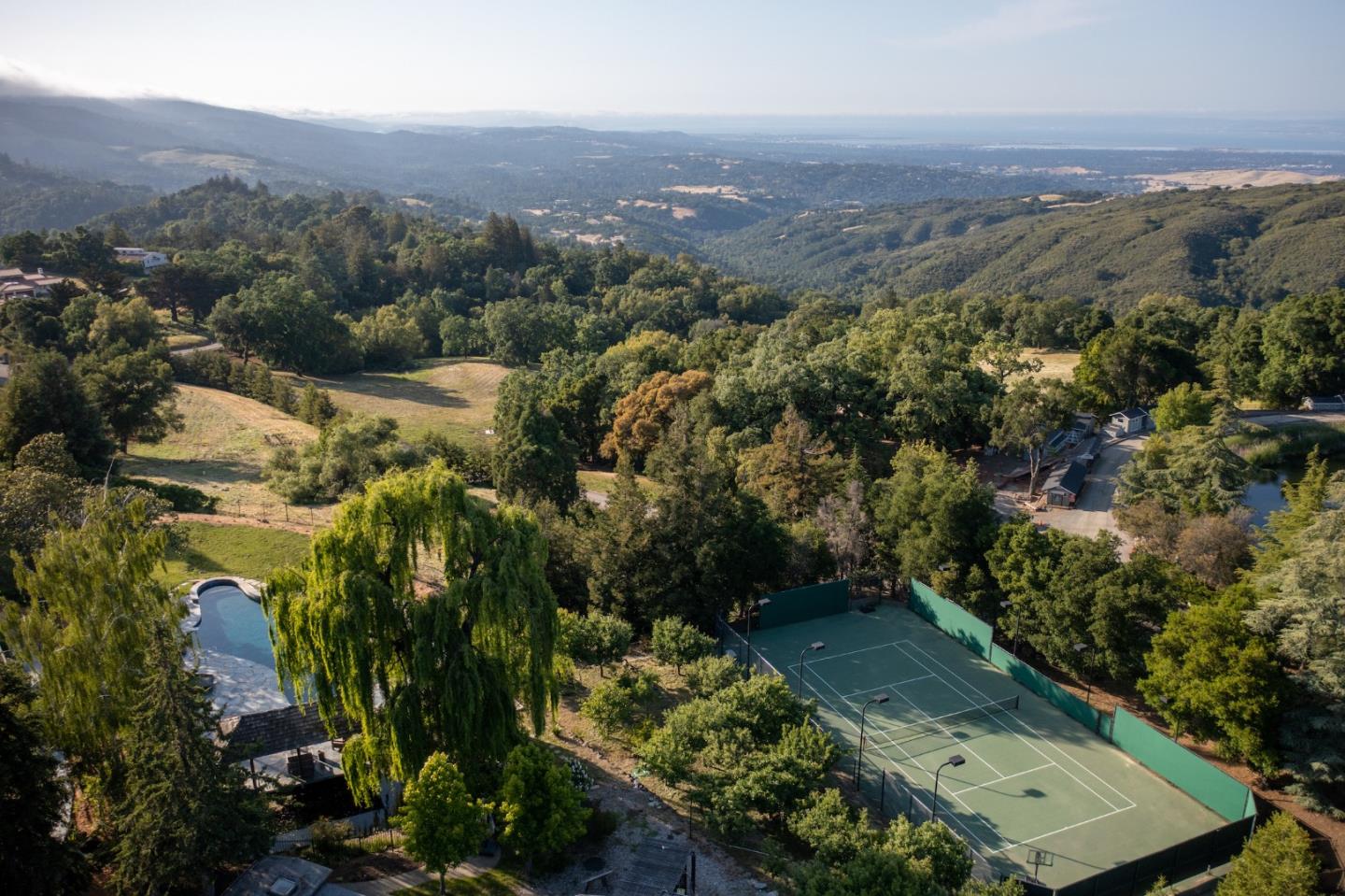 Detail Gallery Image 4 of 27 For 495 Old Spanish Trl, Portola Valley,  CA 94028 - 5 Beds | 4/2 Baths