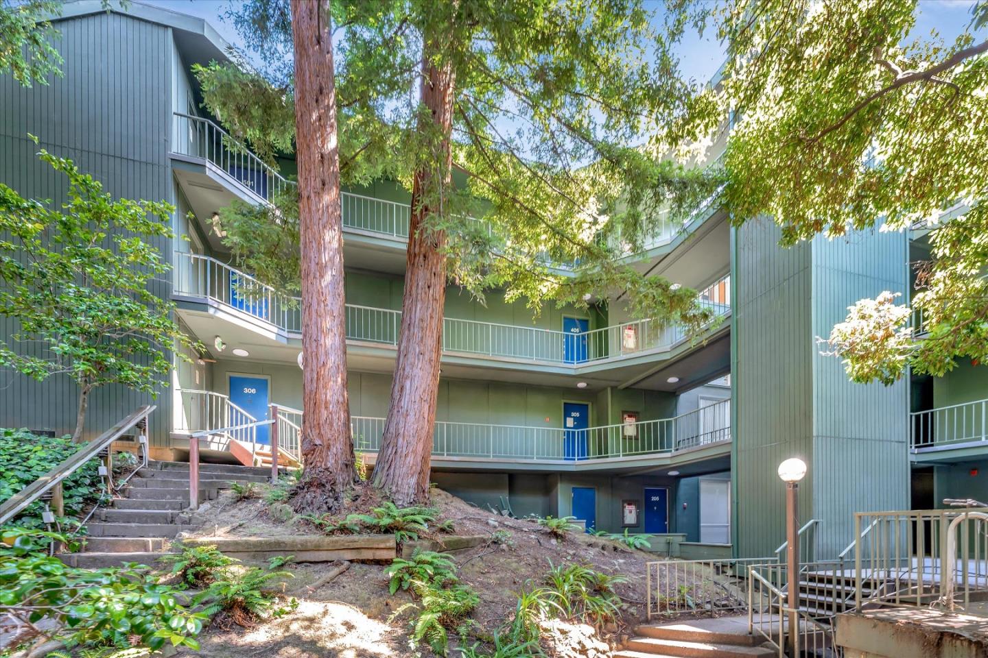Detail Gallery Image 1 of 1 For 2700 Le Conte Ave #501,  Berkeley,  CA 94709 - 1 Beds | 1 Baths