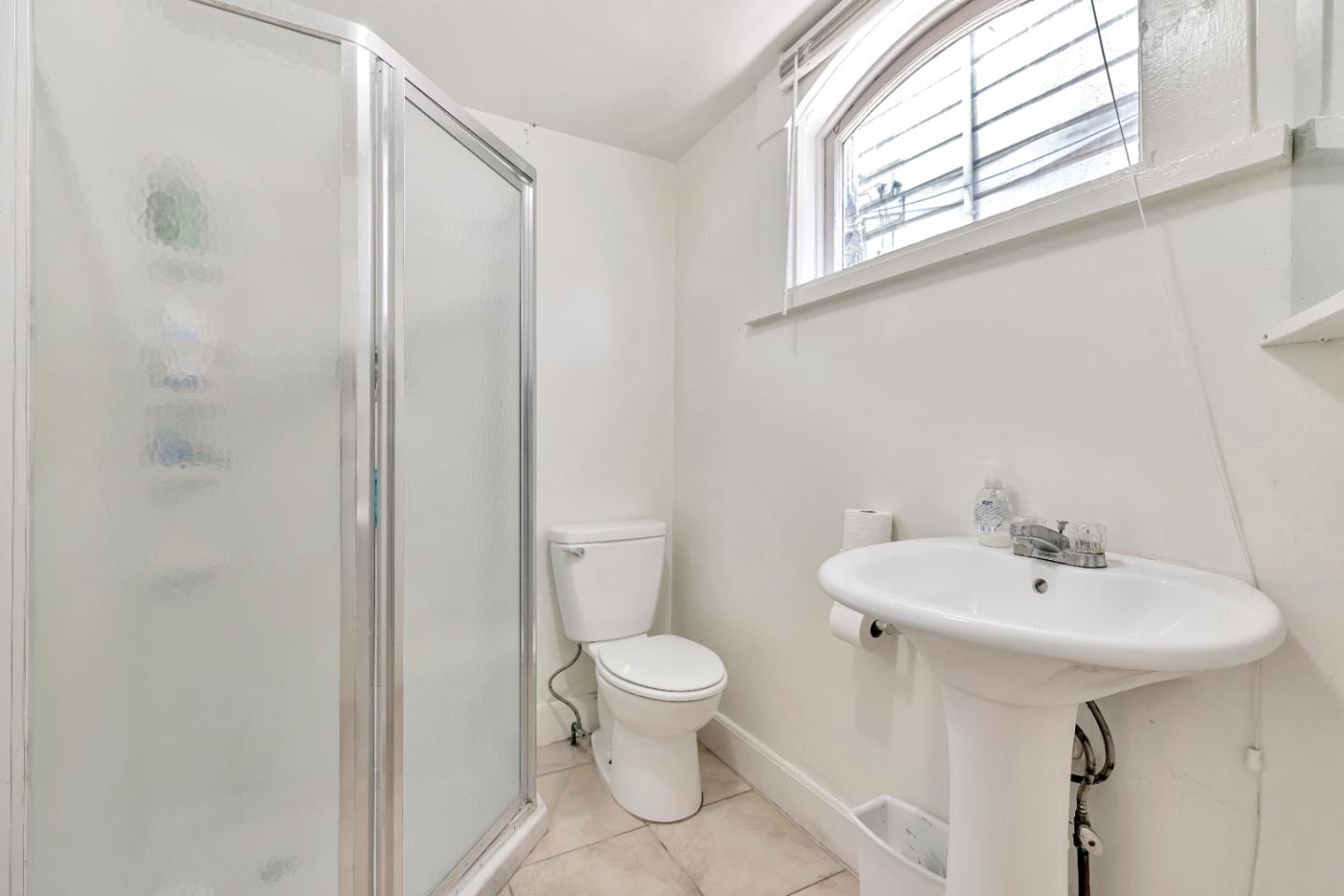 Detail Gallery Image 30 of 71 For 129 E Julian St, San Jose,  CA 95112 - 12 Beds | 5 Baths