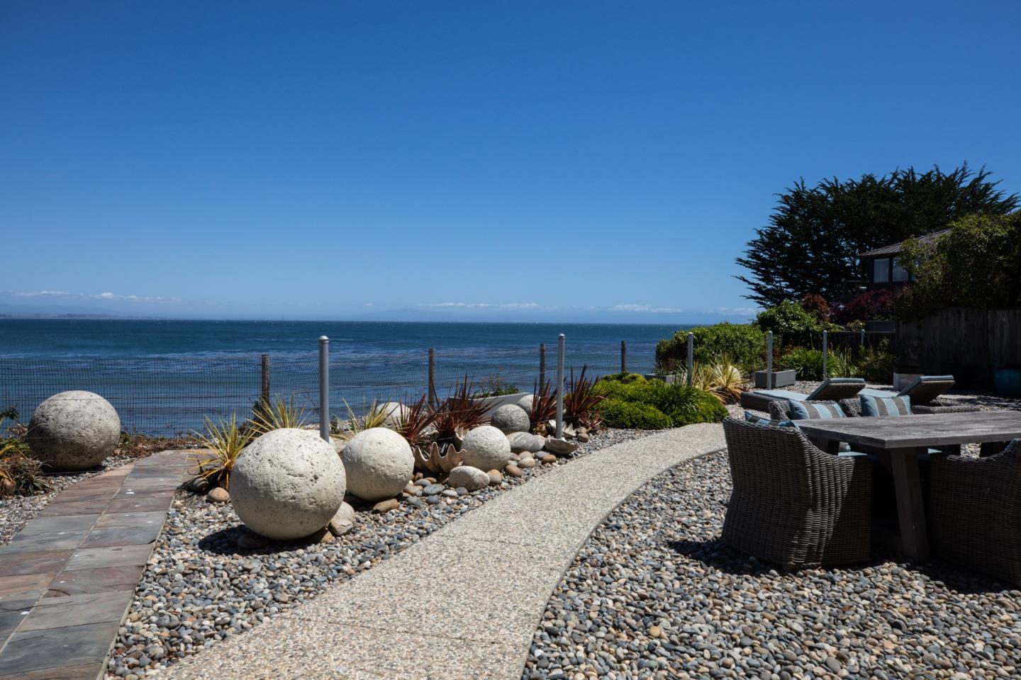Detail Gallery Image 12 of 33 For 4440 Opal Cliff Dr, Santa Cruz,  CA 95062 - 3 Beds | 2/1 Baths