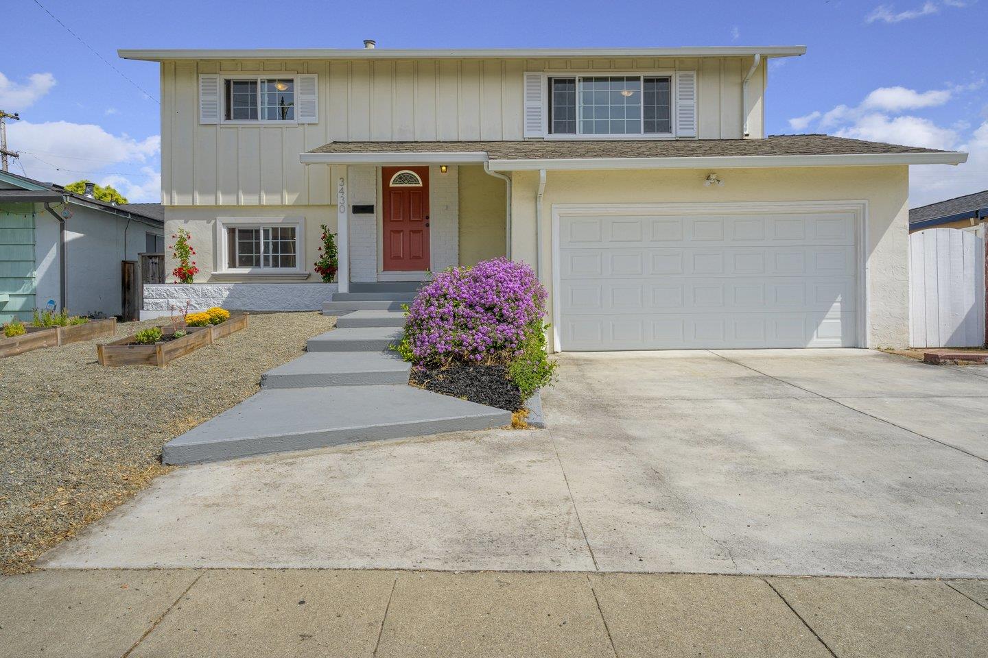 Detail Gallery Image 1 of 1 For 3430 Mount Saint Helena Dr, San Jose,  CA 95127 - 5 Beds | 2 Baths