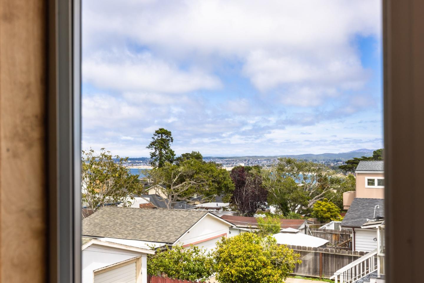Detail Gallery Image 1 of 1 For 952 Hellam St, Monterey,  CA 93940 - 2 Beds | 2 Baths
