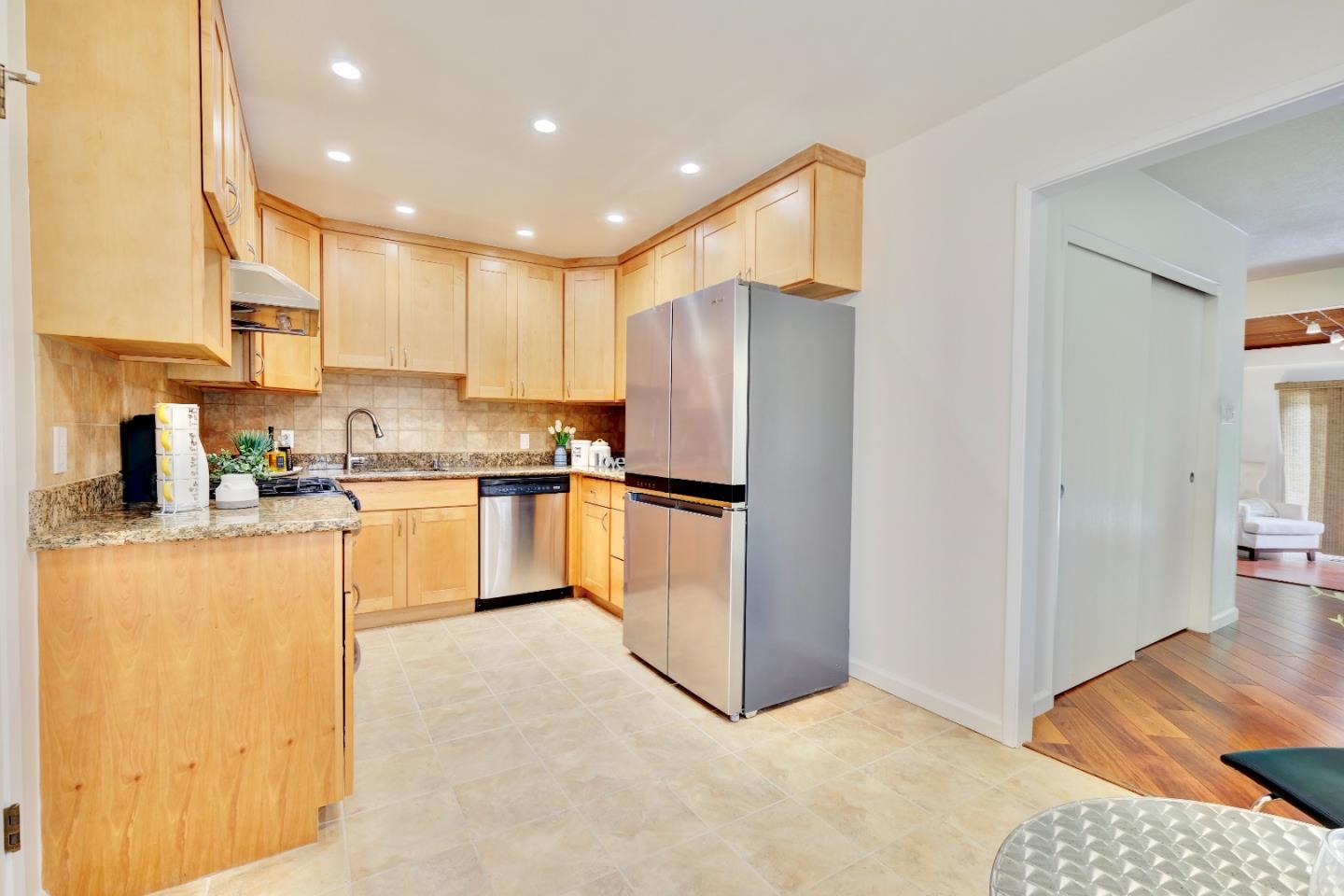 Detail Gallery Image 23 of 28 For 2242 Eastridge Ave, Menlo Park,  CA 94025 - 3 Beds | 2 Baths