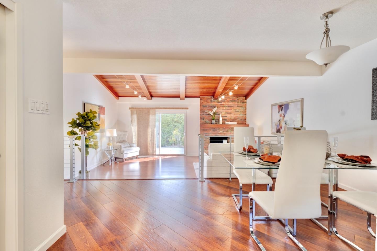 Detail Gallery Image 3 of 28 For 2242 Eastridge Ave, Menlo Park,  CA 94025 - 3 Beds | 2 Baths