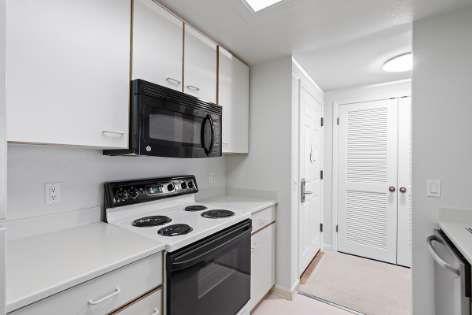 Detail Gallery Image 11 of 24 For 1 Baldwin Ave #820,  San Mateo,  CA 94401 - 2 Beds | 2 Baths