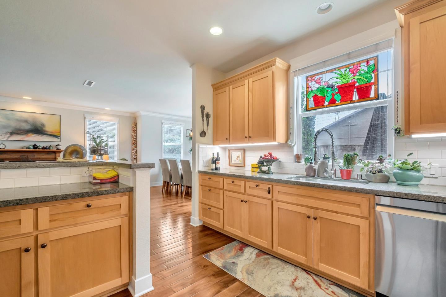 Detail Gallery Image 12 of 31 For 4180 Pearson Ct, Capitola,  CA 95010 - 3 Beds | 2/1 Baths
