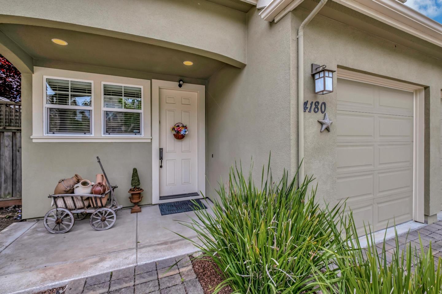 Detail Gallery Image 4 of 31 For 4180 Pearson Ct, Capitola,  CA 95010 - 3 Beds | 2/1 Baths
