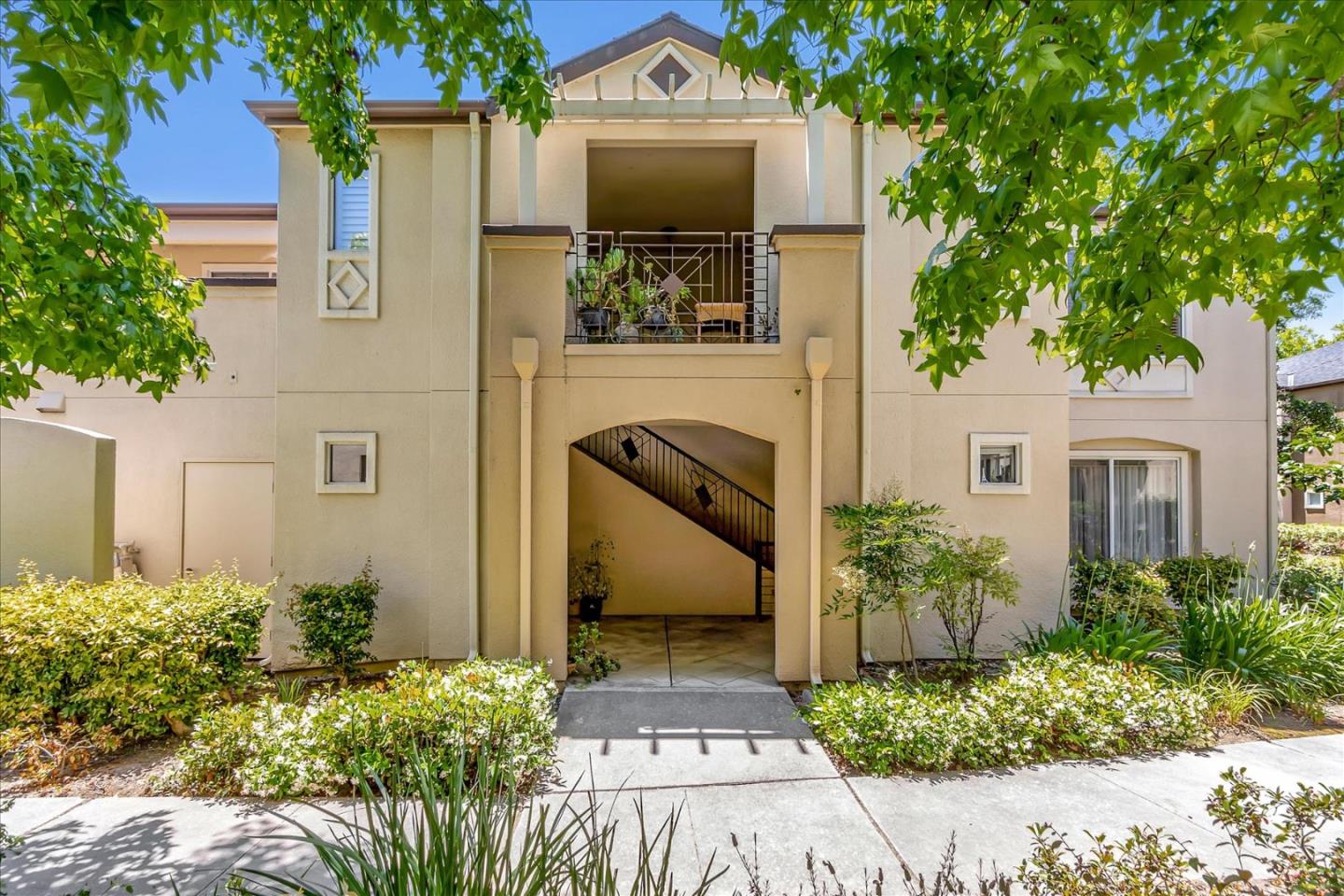 Detail Gallery Image 1 of 1 For 662 Encore Way, San Jose,  CA 95134 - 2 Beds | 2 Baths