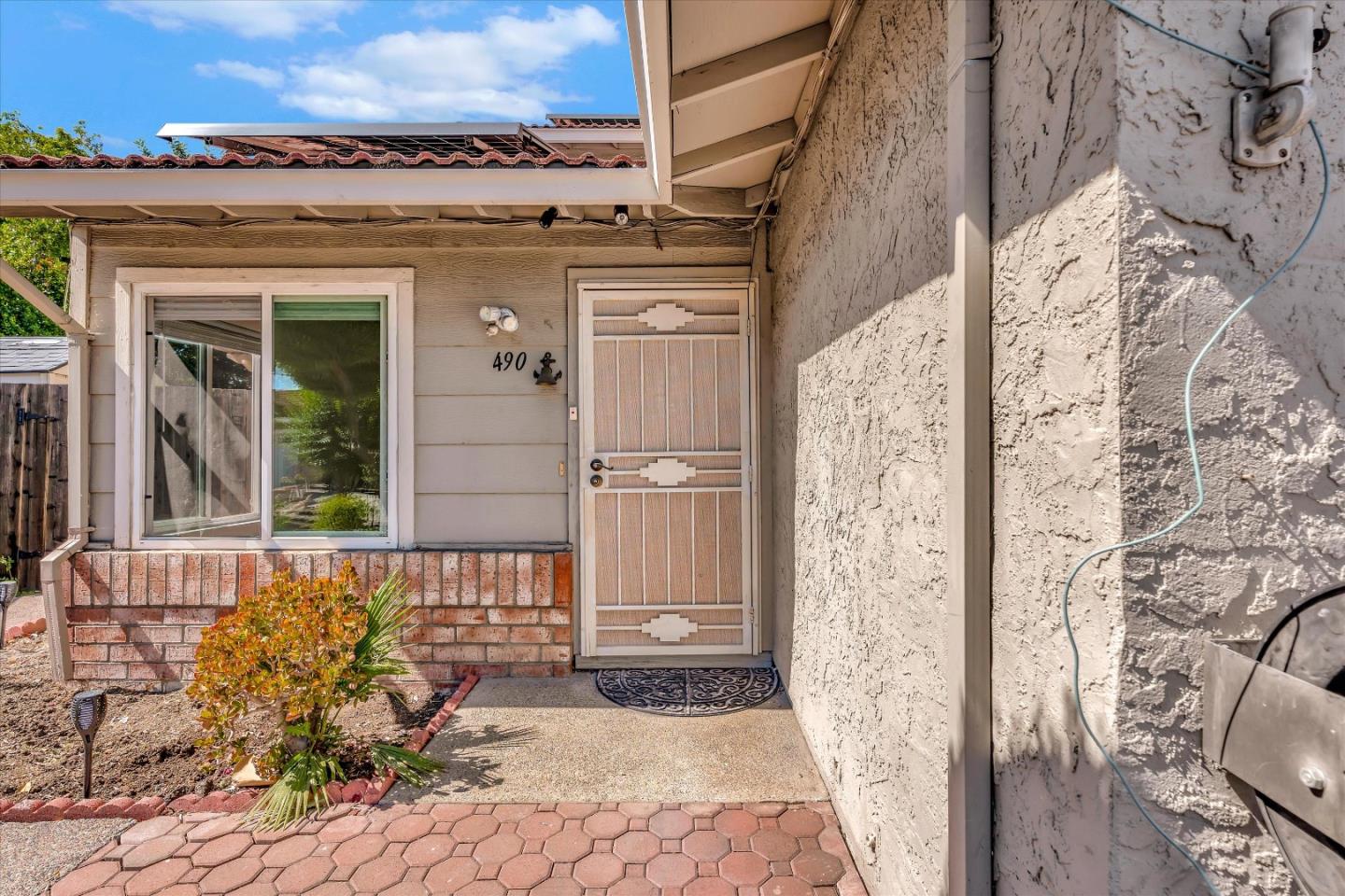 Detail Gallery Image 1 of 1 For 490 Lanfair Cir, San Jose,  CA 95136 - 4 Beds | 2/1 Baths