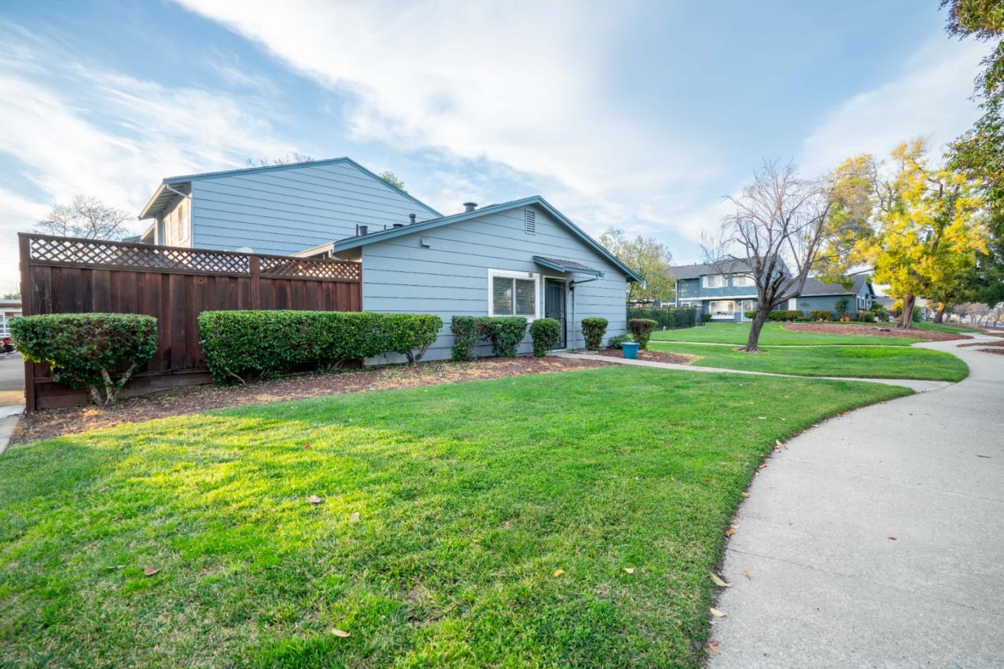 Detail Gallery Image 1 of 1 For 1831 Monterey Dr, Livermore,  CA 94551 - 2 Beds | 1 Baths