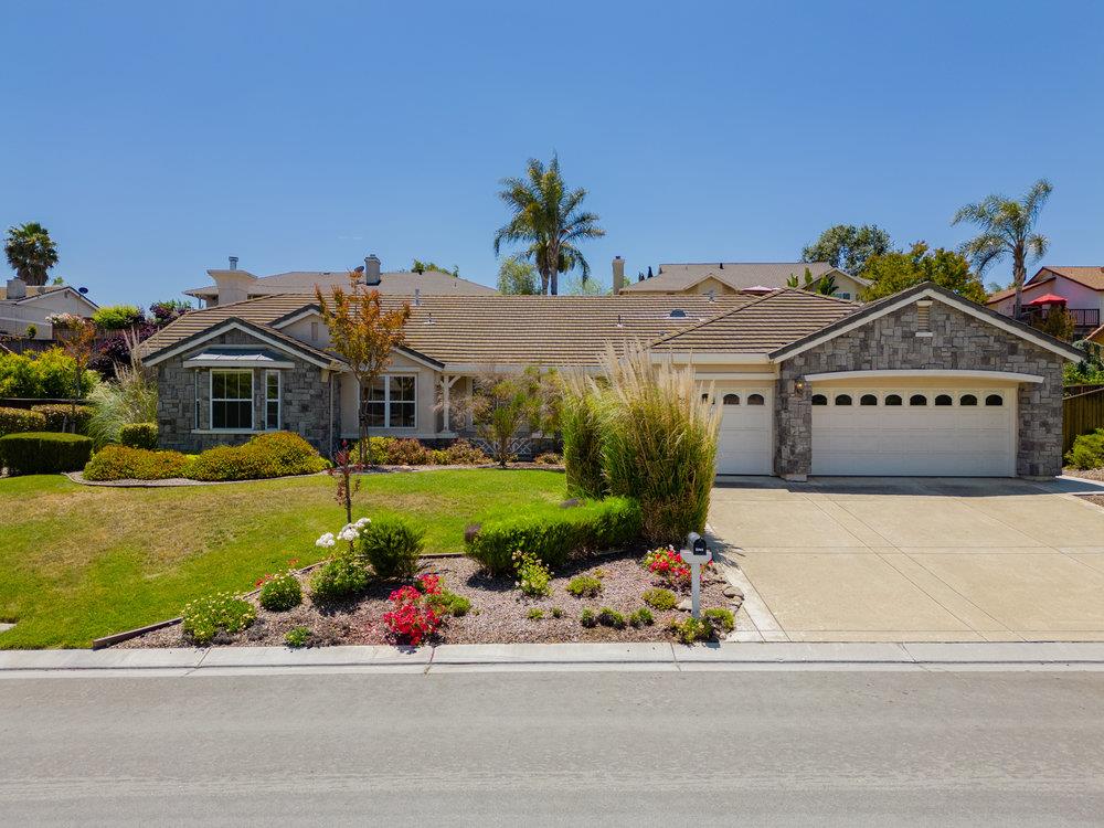 Detail Gallery Image 1 of 1 For 1325 Quail Ridge Way, Hollister,  CA 95023 - 4 Beds | 2/1 Baths