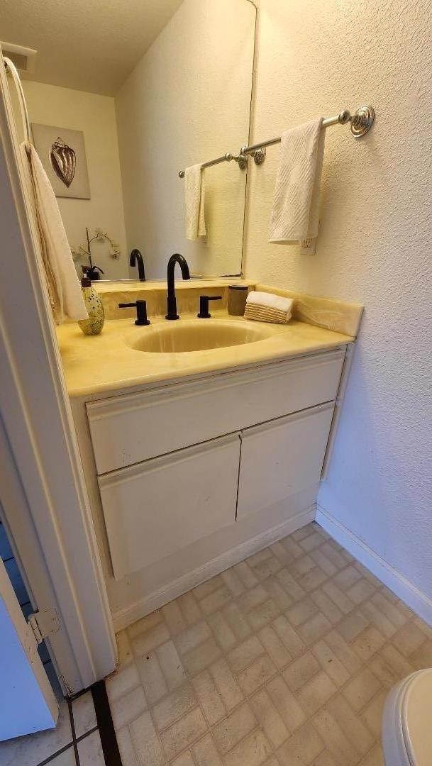 Detail Gallery Image 5 of 16 For 1024 San Luis Cir #722,  Daly City,  CA 94014 - 2 Beds | 1/1 Baths
