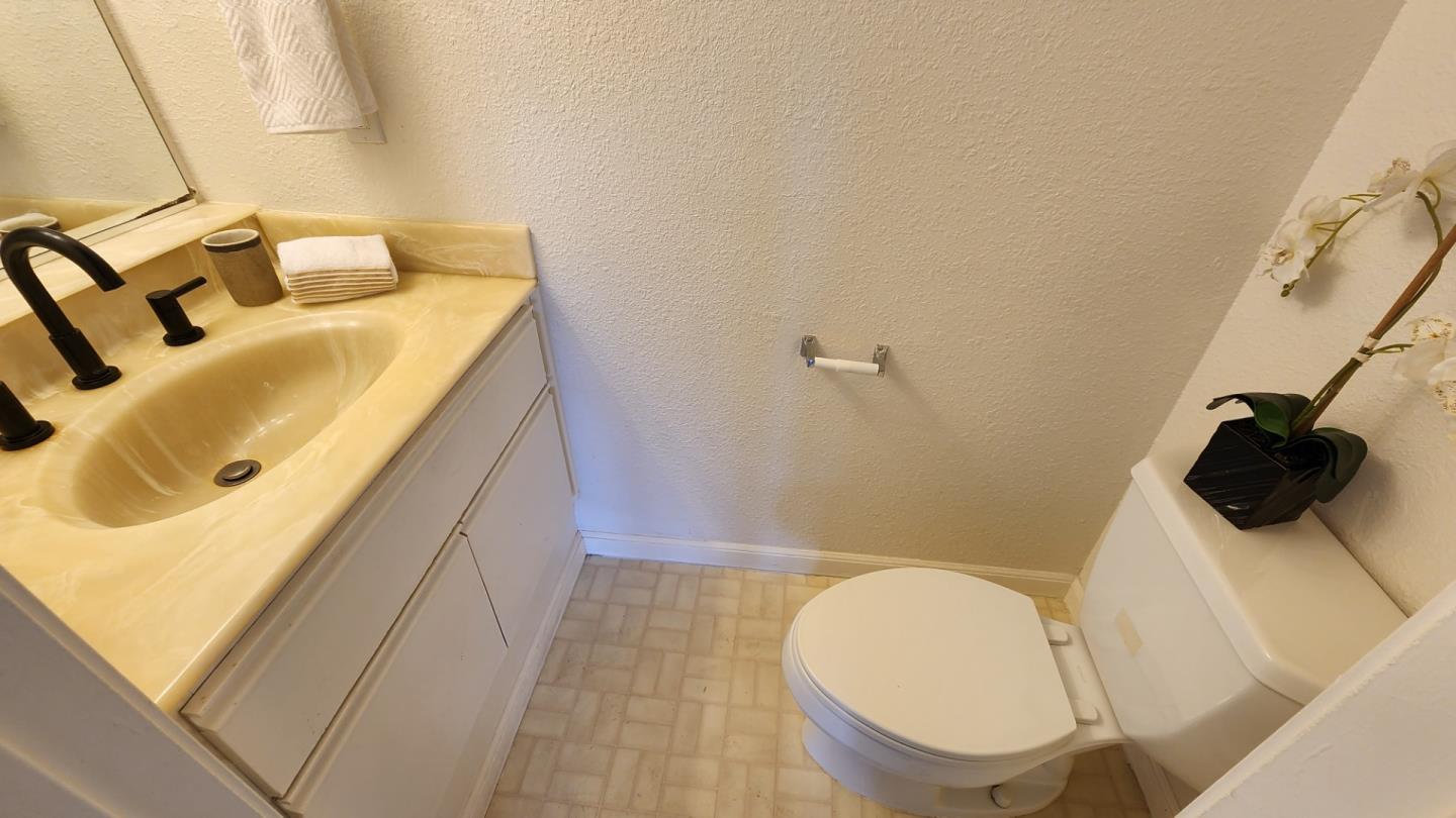 Detail Gallery Image 6 of 16 For 1024 San Luis Cir #722,  Daly City,  CA 94014 - 2 Beds | 1/1 Baths