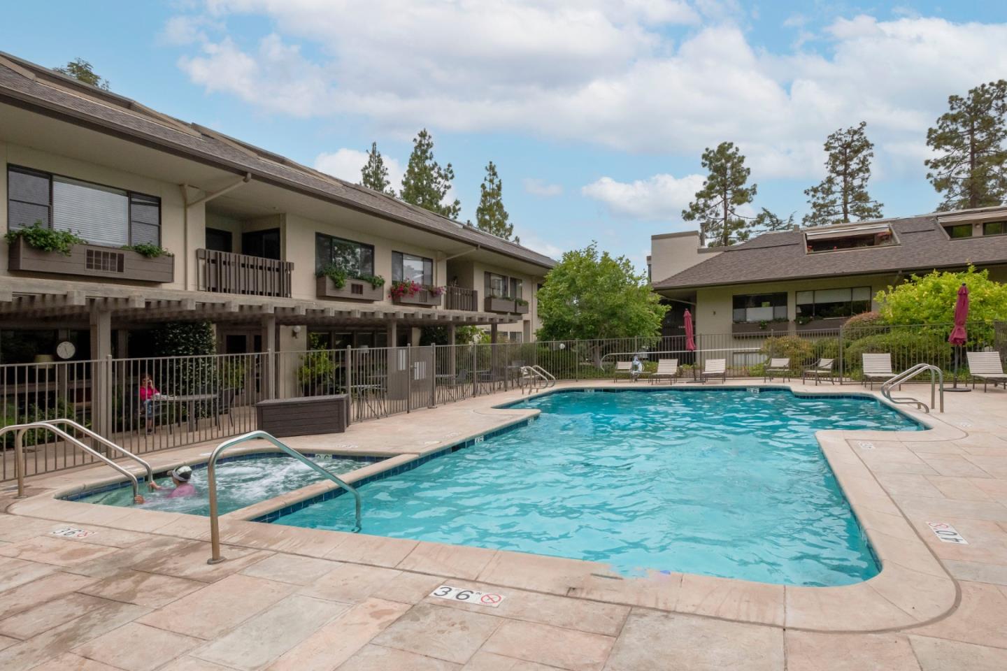 Detail Gallery Image 23 of 28 For 2140 Santa Cruz Ave #E206,  Menlo Park,  CA 94025 - 2 Beds | 2 Baths
