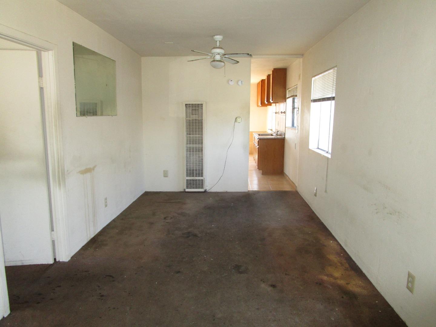 Detail Gallery Image 2 of 13 For 662 Douglas Ave, Oakland,  CA 94603 - 3 Beds | 1 Baths