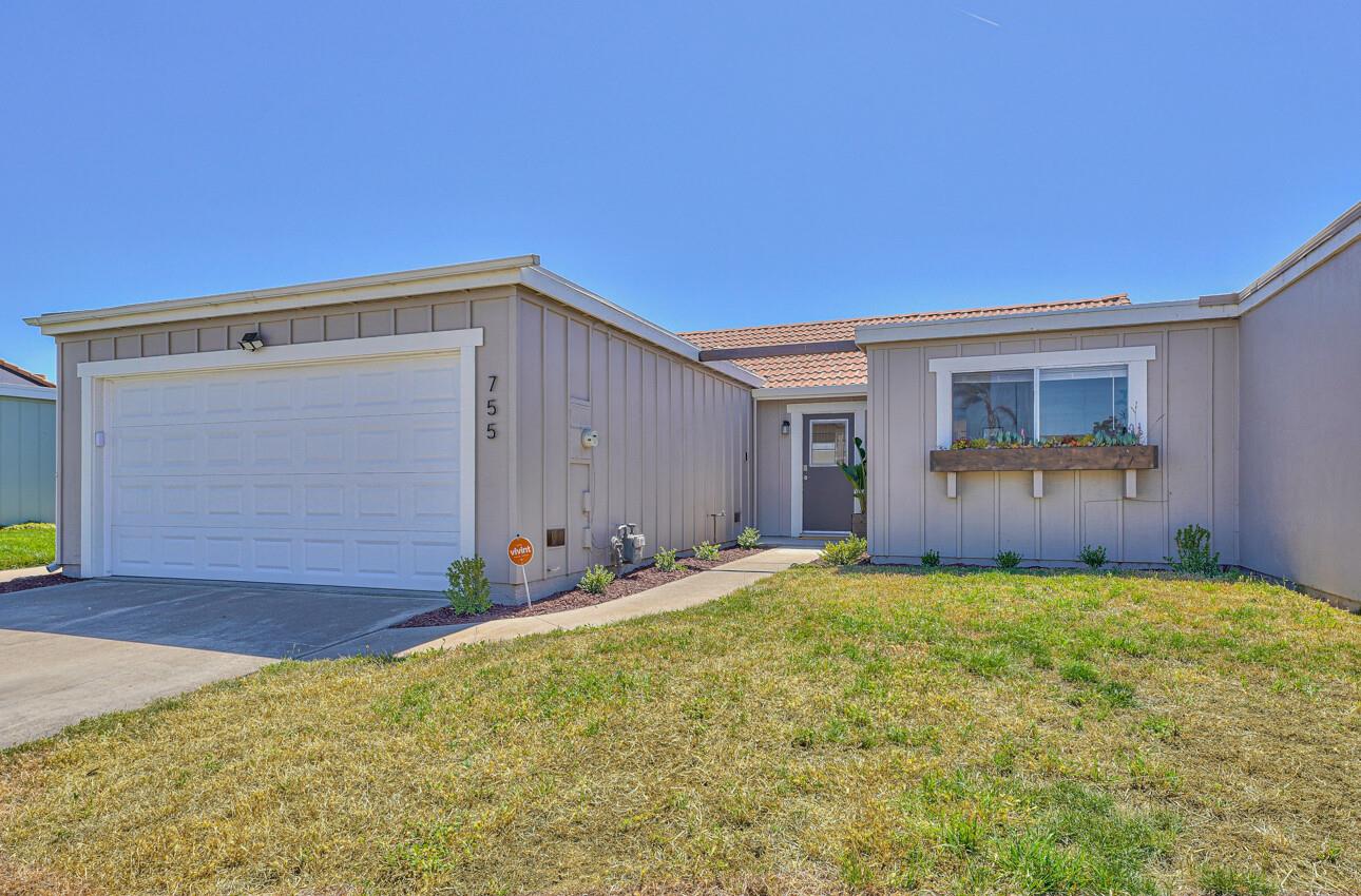 Detail Gallery Image 1 of 1 For 755 Leese Dr, Salinas,  CA 93907 - 2 Beds | 1 Baths