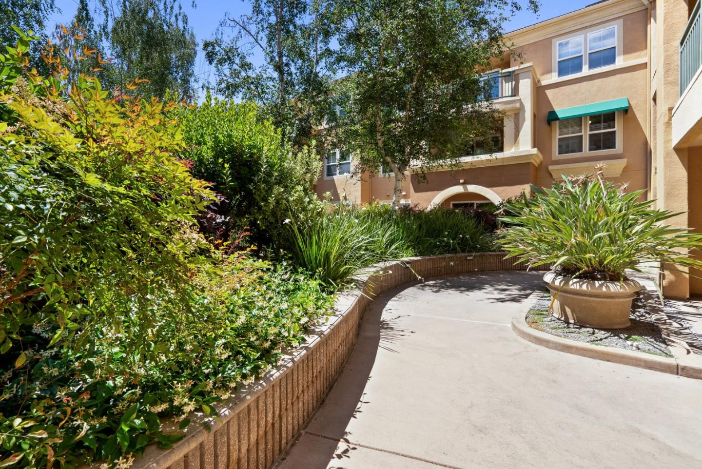 Detail Gallery Image 1 of 1 For 1310 Saddle Rack St #218,  San Jose,  CA 95126 - 2 Beds | 2 Baths