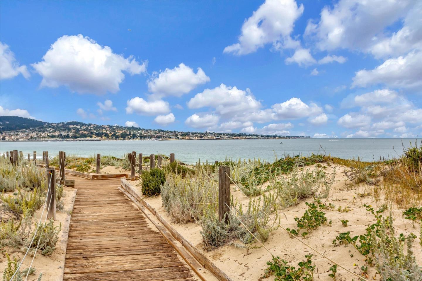 Detail Gallery Image 1 of 1 For 125 Surf Way #329,  Monterey,  CA 93940 - 1 Beds | 1 Baths