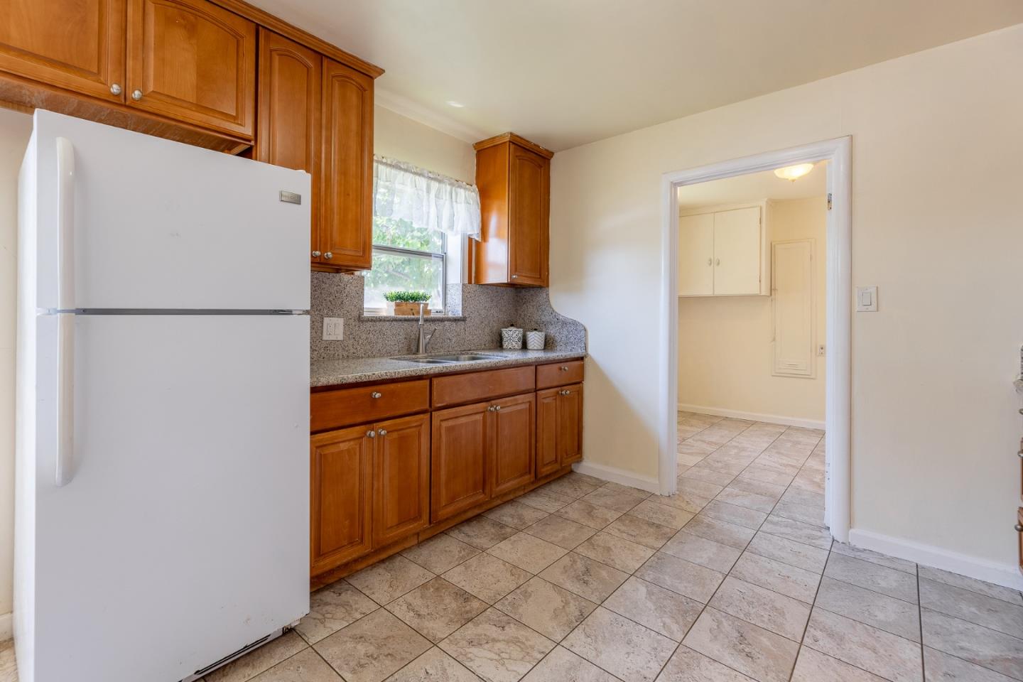 Detail Gallery Image 11 of 34 For 1609 First Ave, Salinas,  CA 93905 - 2 Beds | 1/1 Baths