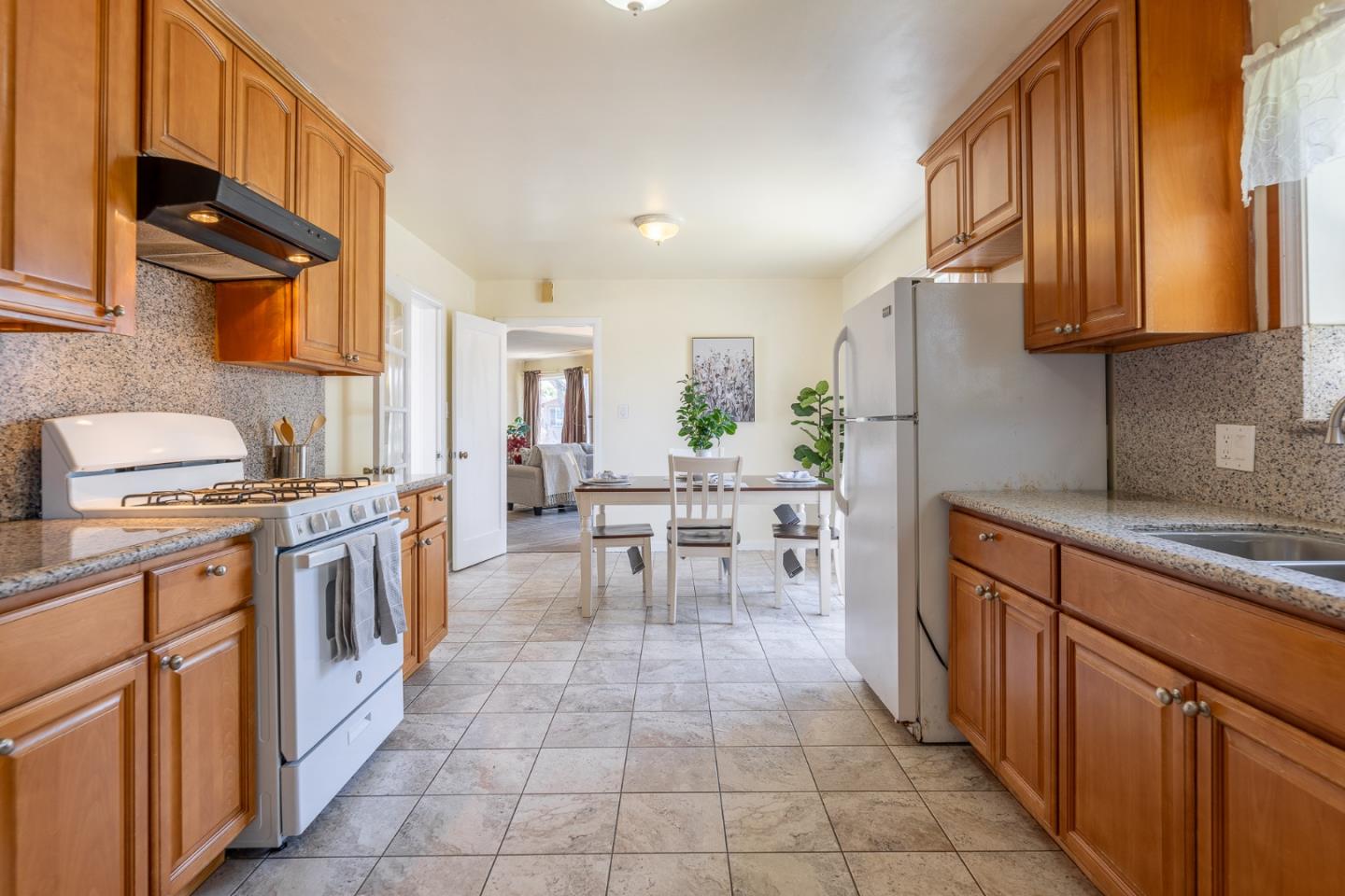 Detail Gallery Image 13 of 34 For 1609 First Ave, Salinas,  CA 93905 - 2 Beds | 1/1 Baths
