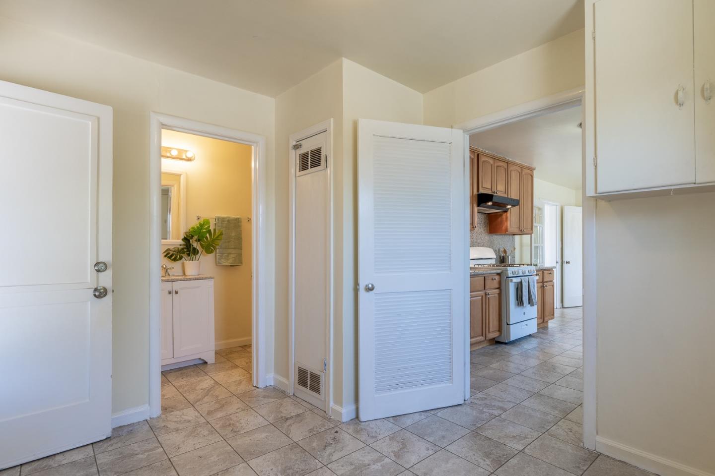 Detail Gallery Image 15 of 34 For 1609 First Ave, Salinas,  CA 93905 - 2 Beds | 1/1 Baths
