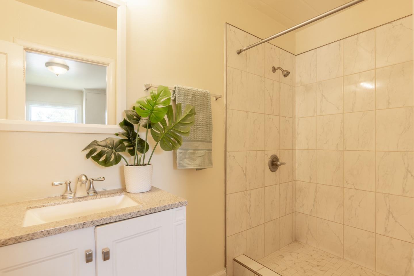 Detail Gallery Image 17 of 34 For 1609 First Ave, Salinas,  CA 93905 - 2 Beds | 1/1 Baths