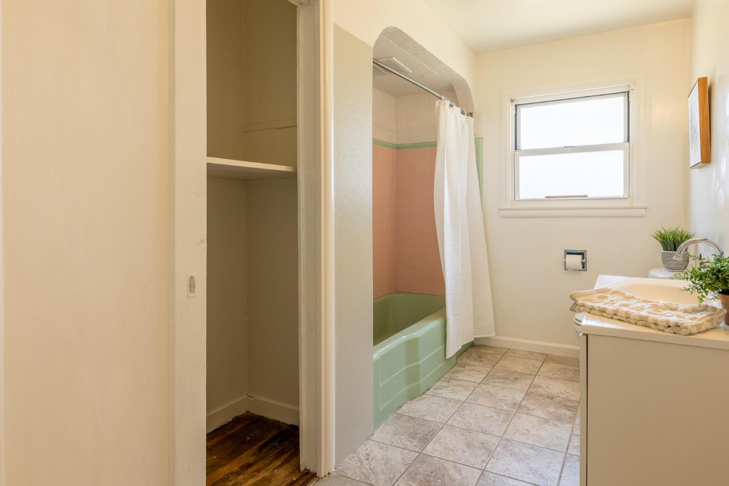 Detail Gallery Image 24 of 34 For 1609 First Ave, Salinas,  CA 93905 - 2 Beds | 1/1 Baths