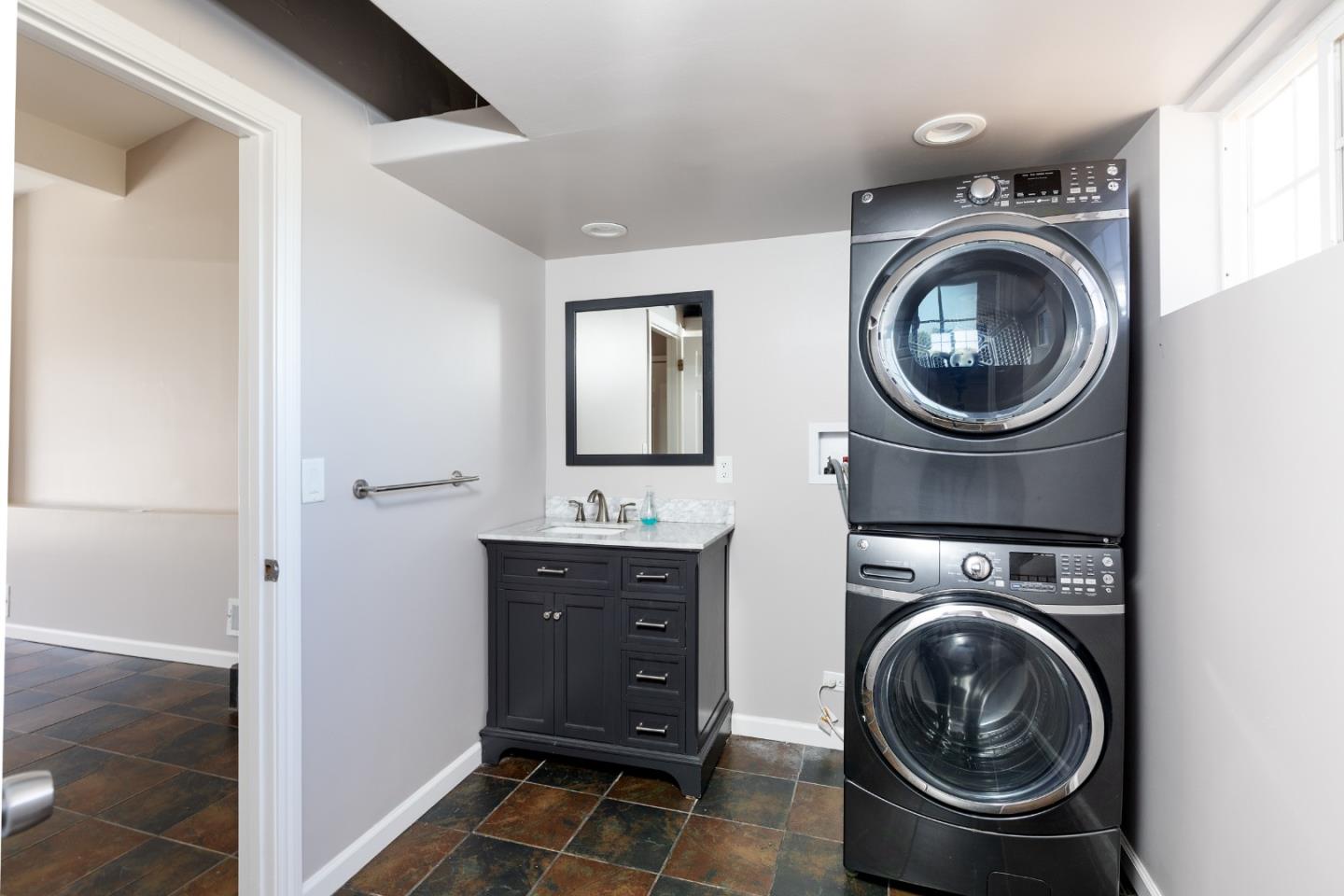 Detail Gallery Image 24 of 42 For 299 River Rd, Salinas,  CA 93908 - 3 Beds | 2/1 Baths