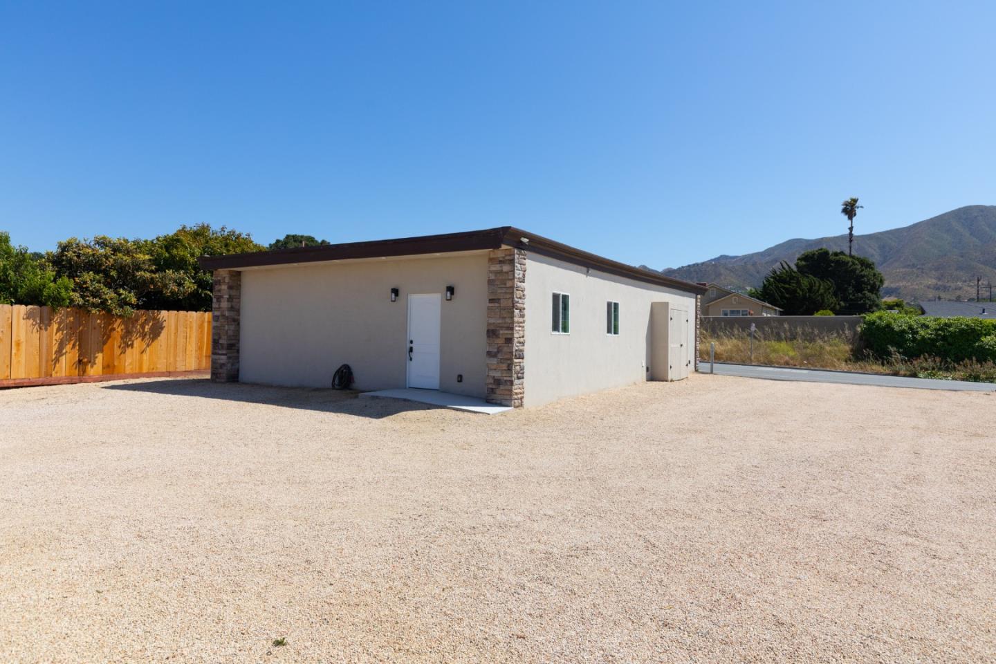 299 River Rd, Salinas, CA 93908 3 Beds 2/1 Baths (Active